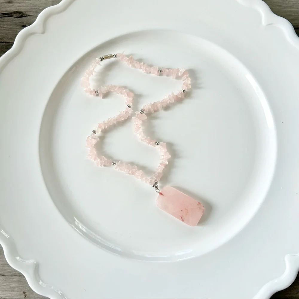 💸 5/20 Artisan Genuine Rose Quartz Necklace w/ Tumbled Rose Quartz Pendant - Picture 1 of 7